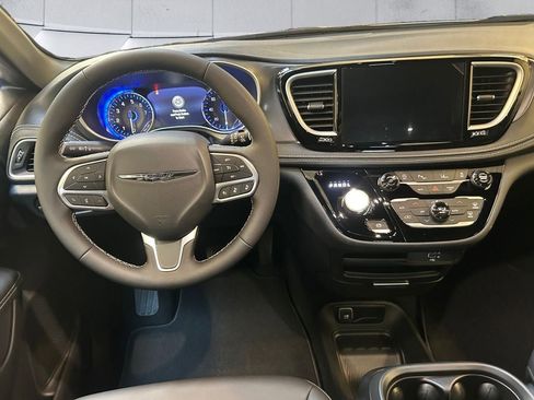 New 2026 Chrysler Pacifica Select image 11