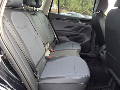 New 2025 Volkswagen Tiguan SE image 7