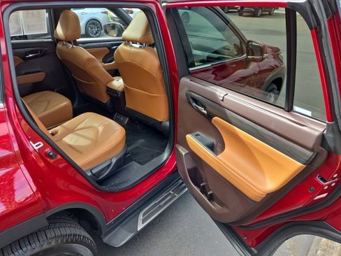 Used 2021 Toyota Highlander Platinum image 17