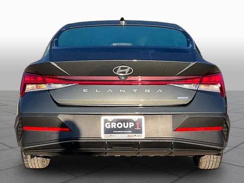 Used 2024 Hyundai Elantra Blue FWD image 5