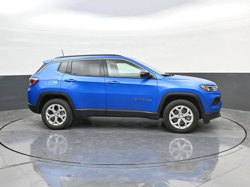 Used 2024 Jeep Compass Latitude AWD/4WD image 9