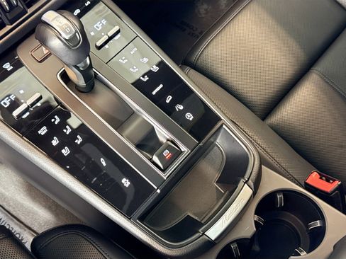 Certified 2024 Porsche Macan S AWD/4WD image 19