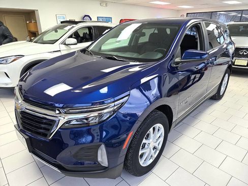Used 2022 Chevrolet Equinox LT image 2