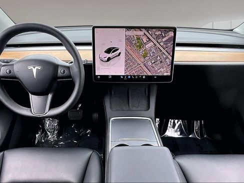 Used 2023 Tesla Model Y Long Range AWD/4WD image 7