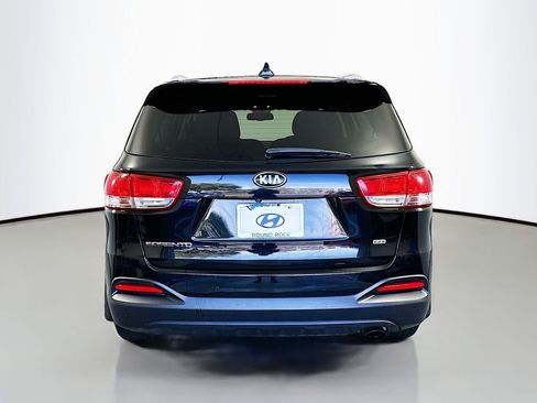 Used 2018 Kia Sorento LX image 6