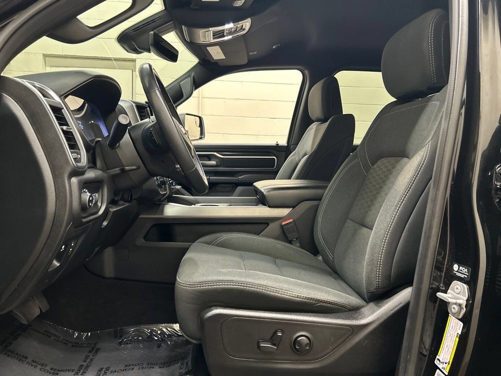 Used 2025 RAM 1500 Big Horn AWD/4WD image 7