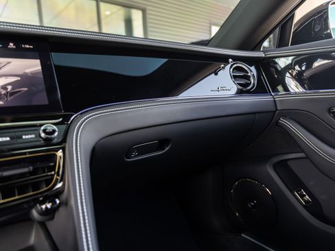 Used 2025 Bentley Flying Spur Plug-In Hybrid AWD/4WD image 41