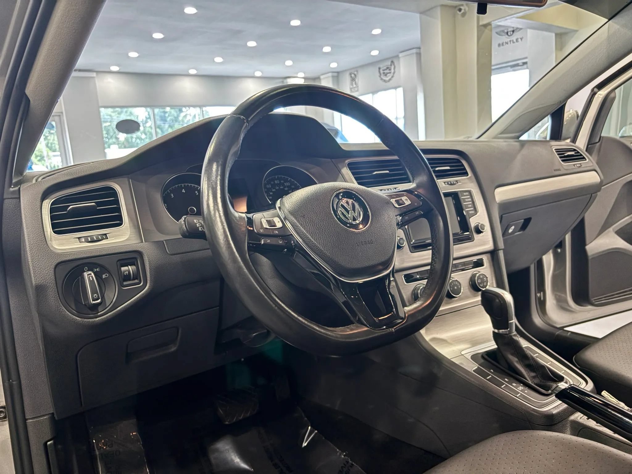 Used 2015 Volkswagen Golf S FWD image 20