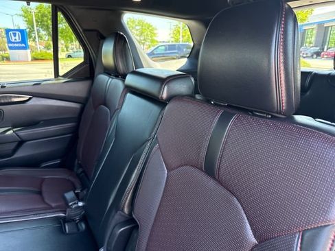 Used 2025 Honda Pilot Black Edition image 20