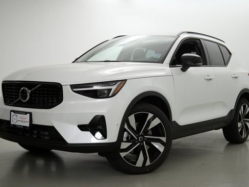 New 2026 Volvo XC40 B5 Ultra w/ Climate Package AWD/4WD image 2