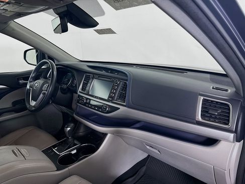 Certified 2018 Toyota Highlander XLE FWD image 30