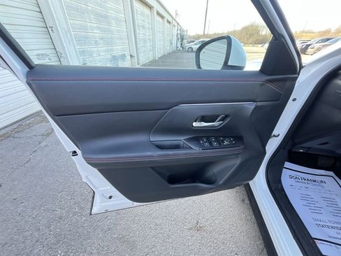 Used 2025 Nissan Kicks SR image 13