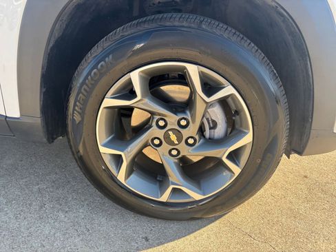 Used 2025 Chevrolet Trax LT image 28