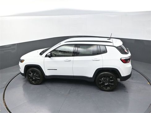 New 2026 Jeep Compass Latitude image 12