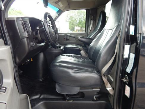 Used 2010 Chevrolet Express 3500 Extended RWD image 20