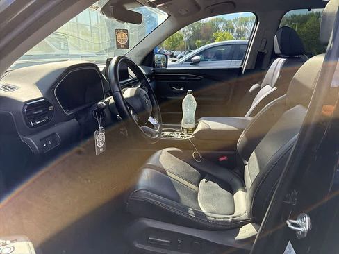 Used 2023 Honda Pilot Touring image 12