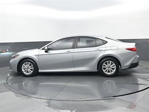 Used 2025 Toyota Camry LE image 19