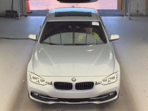 Used 2017 BMW 330i Sedan w/ Premium Package RWD image 2