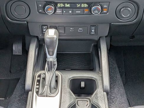 Used 2024 Nissan Frontier SL RWD image 21