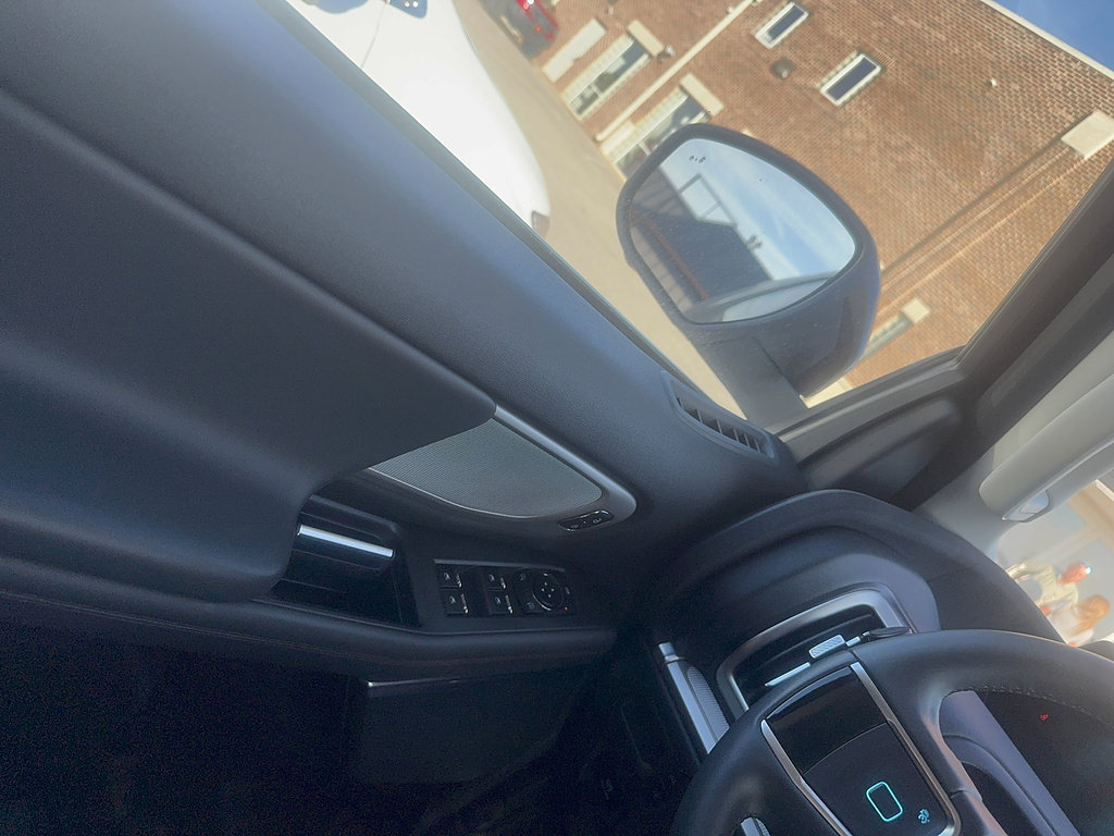 Used 2025 Ford Expedition Active RWD image 6