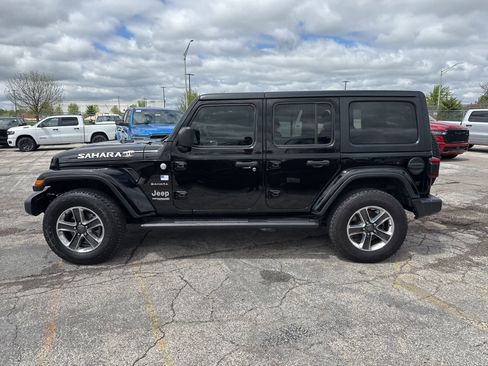 Used 2019 Jeep Wrangler Unlimited Sahara AWD/4WD image 8