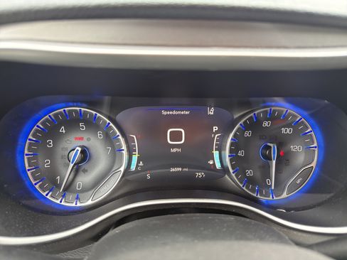 Used 2023 Chrysler Pacifica Touring-L AWD/4WD image 16