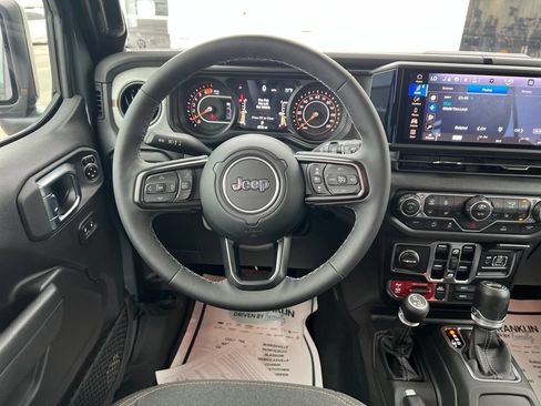 Used 2025 Jeep Wrangler Unlimited Sport AWD/4WD image 16