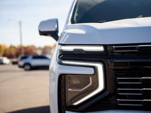 New 2026 Chevrolet Suburban High Country image 14