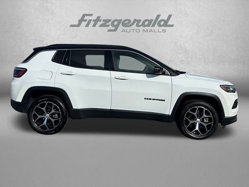 Used 2024 Jeep Compass Limited image 4