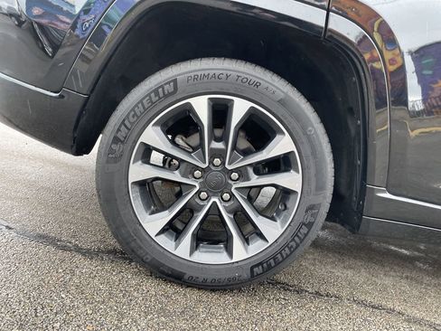 Used 2023 Jeep Grand Cherokee Overland image 12