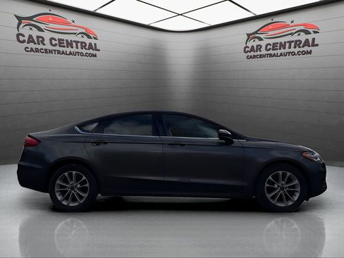 Used 2020 Ford Fusion SE image 6