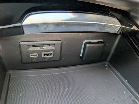 Used 2021 Buick Envision Essence w/ Technology Package I FWD image 17