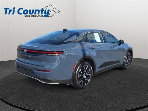 Used 2025 Toyota Crown Limited image 8