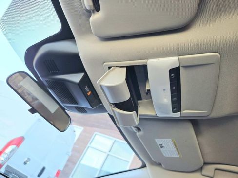 Used 2023 Nissan Rogue S image 31