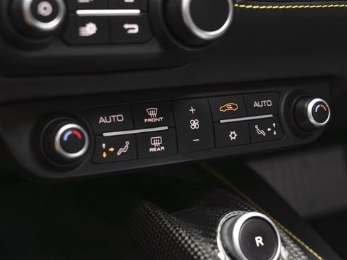 Used 2019 Ferrari Portofino Base image 36