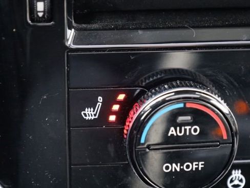 Used 2023 Nissan Rogue SV image 29