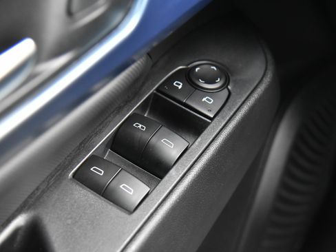 Used 2025 Chevrolet Equinox EV LT w/ Convenience Package image 41