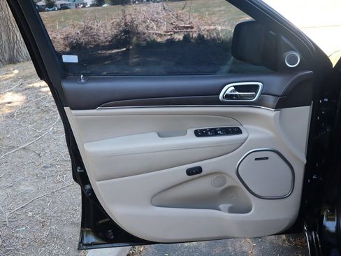 Used 2018 Jeep Grand Cherokee Overland AWD/4WD image 23