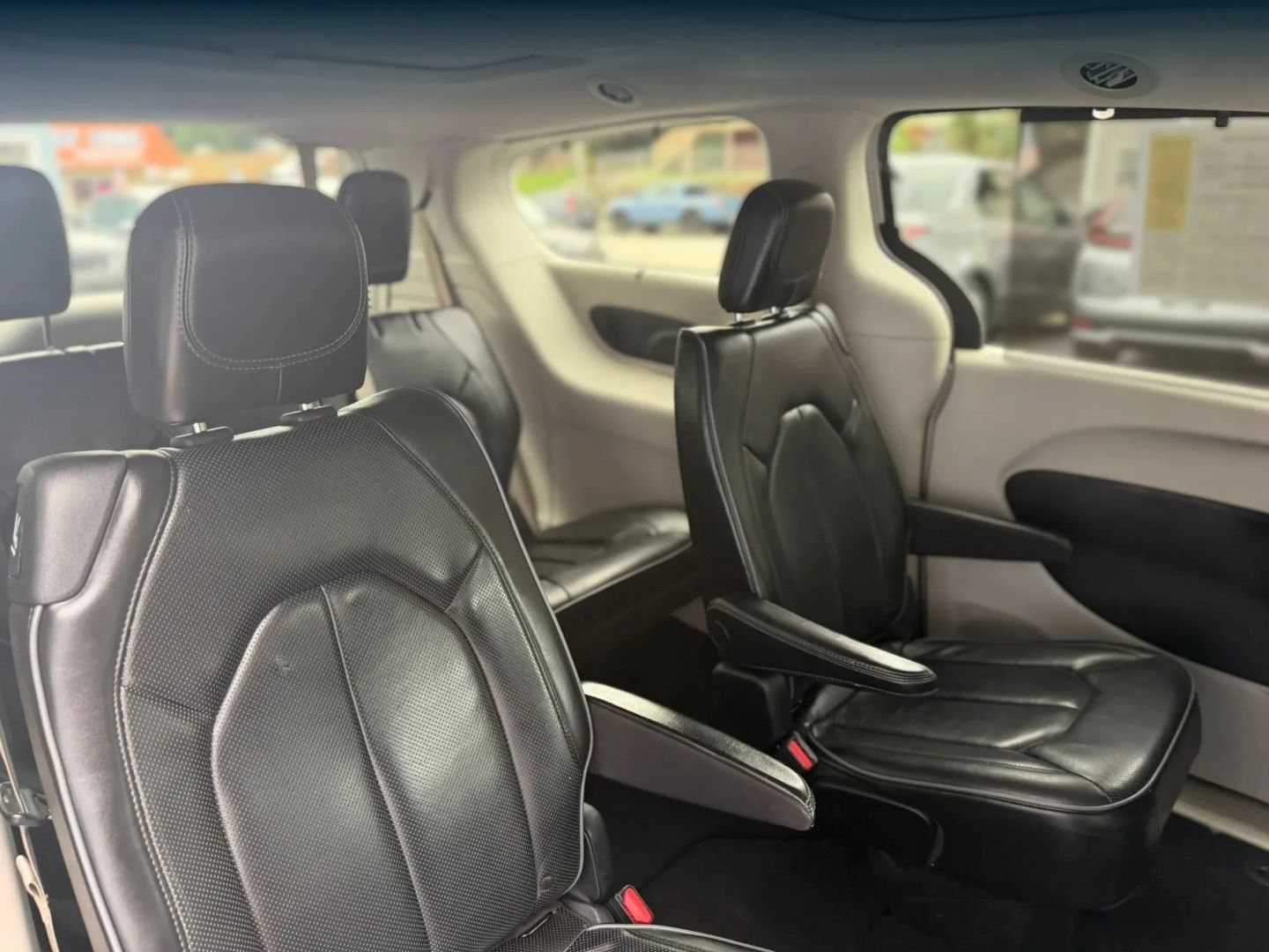 Used 2019 Chrysler Pacifica Limited w/ Tire & Wheel Group FWD image 33