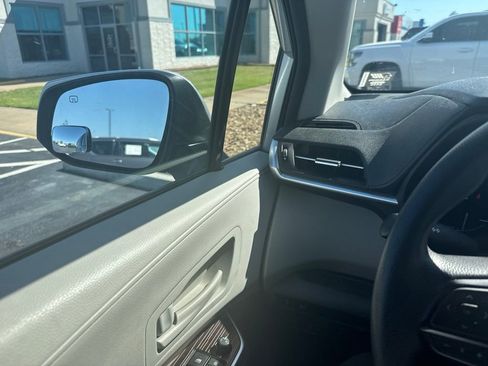 Used 2024 Toyota Sienna LE FWD image 20
