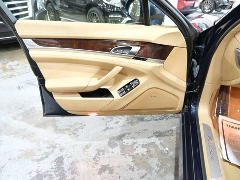 Used 2014 Porsche Panamera 4 image 18