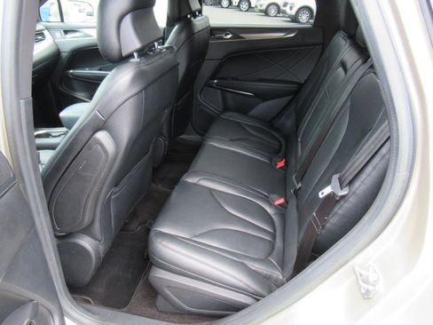 Used 2015 Lincoln MKC FWD image 25