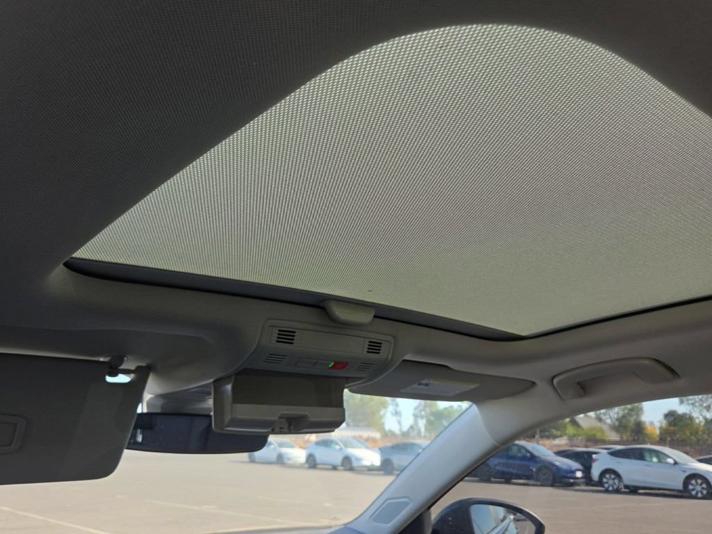 Used 2025 Volkswagen Jetta SE FWD image 5