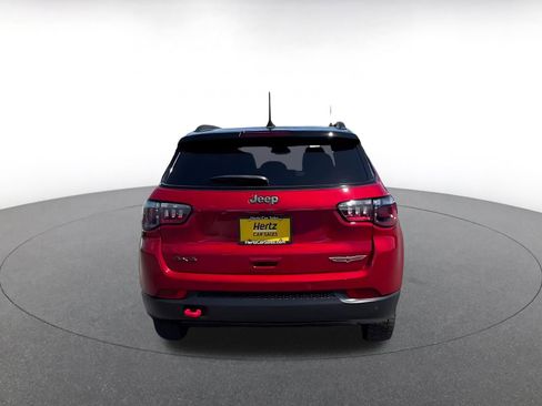Used 2025 Jeep Compass Trailhawk AWD/4WD image 12