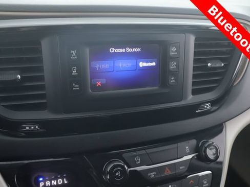 Used 2017 Chrysler Pacifica LX FWD image 3