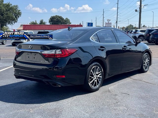 Used 2017 Lexus ES 350 w/ Luxury Package FWD image 5