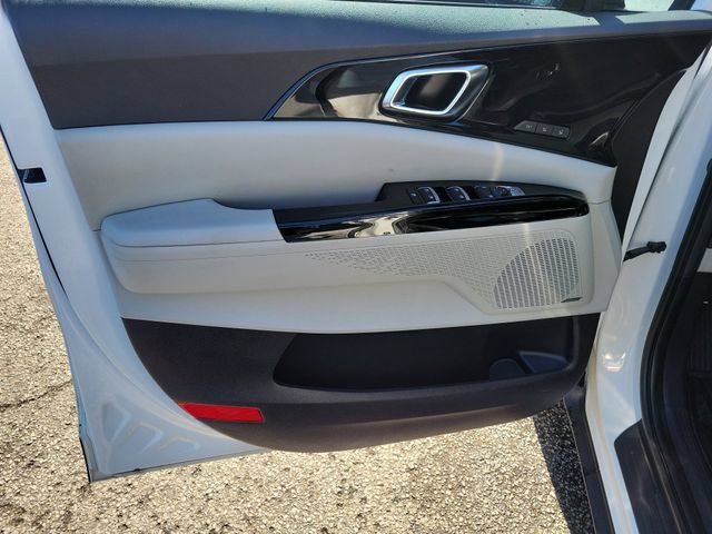 Used 2024 Kia Carnival FWD image 17