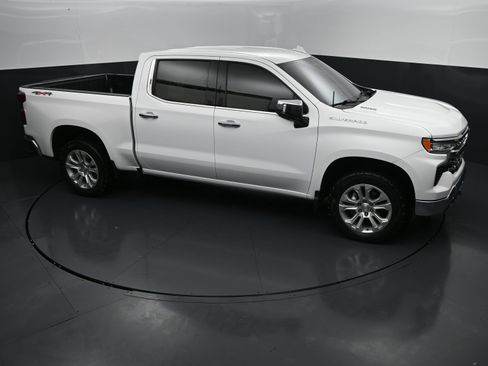 Used 2023 Chevrolet Silverado 1500 LTZ AWD/4WD image 32