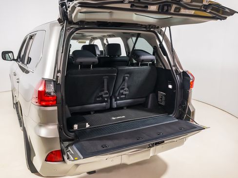 Used 2020 Lexus LX 570 4WD w/ Luxury Package image 37