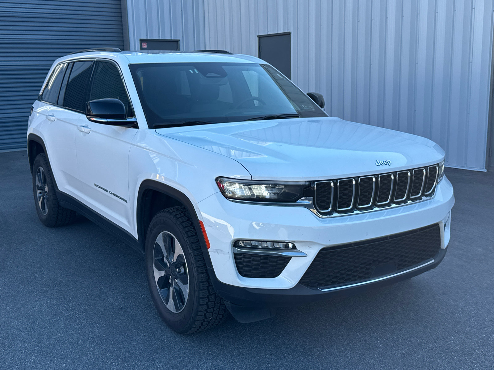 Used 2024 Jeep Grand Cherokee Limited 4xe AWD/4WD image 3